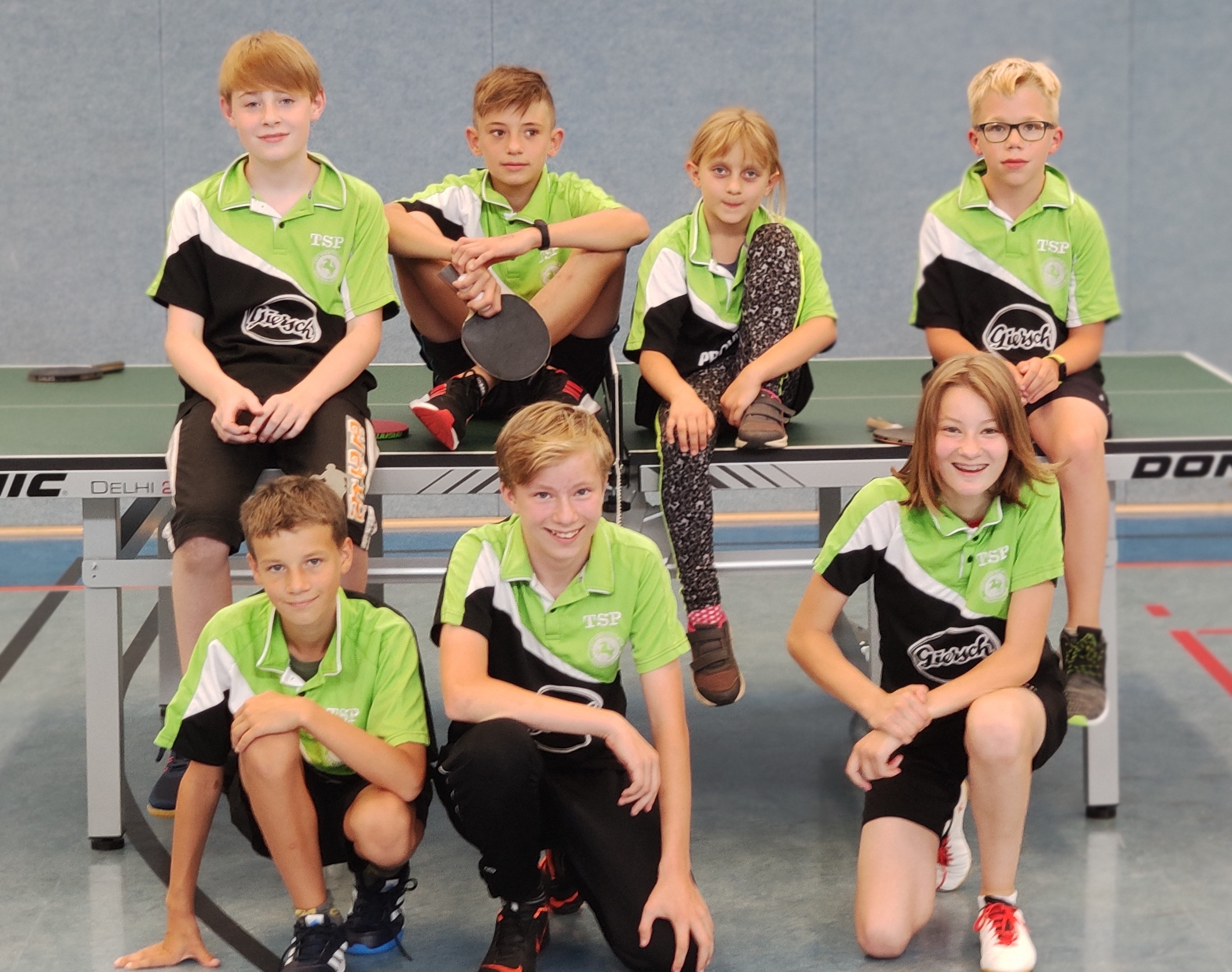 hintere Reihe v. l.: Adrian Diekmann, Raphael Philippsen, Cinja Winkler, Finn Peters; hockend v. l.: Tom Zimmerling; Adrian Hoffmann, Maria Hoffmann; es fehlt: Christian Hoffmann