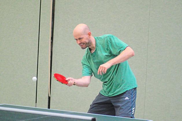 Abwehrspieler Dirk Siepmann war vom Tabellenführer aus Paderborn nicht zu bezwingen.