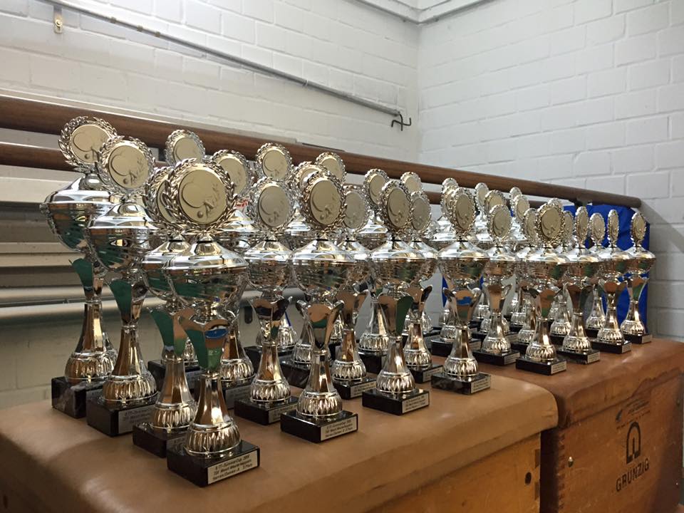 einige Pokale, Gled- und Sachpreise wurden ausgespielt.