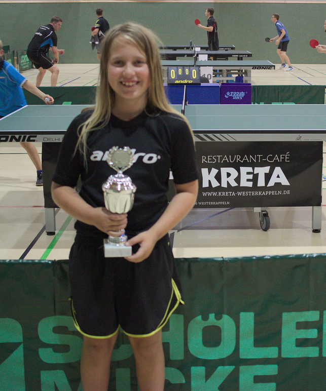 Alicia Fortmann freute sich über den ersten Platz im C-Schülerinnen-Einzel und B-Schülerinnen-Doppel.