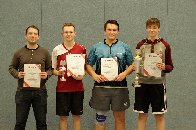 die Platzierten v. l.: Erik Moldenhauer (3. Platz), Philip Laumeier (3.), Dominik Woyciechowski (2.) und Finn-Luca Moser (Sieger)