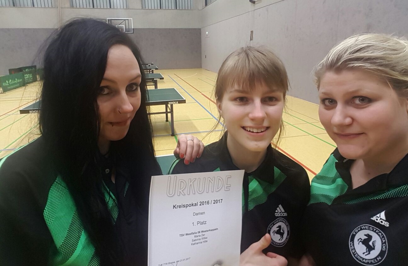 „Selfie“ nach dem Sieg: unsere erste Damen mit Katharina Hille, Maria Zer und Sabrina Wilke