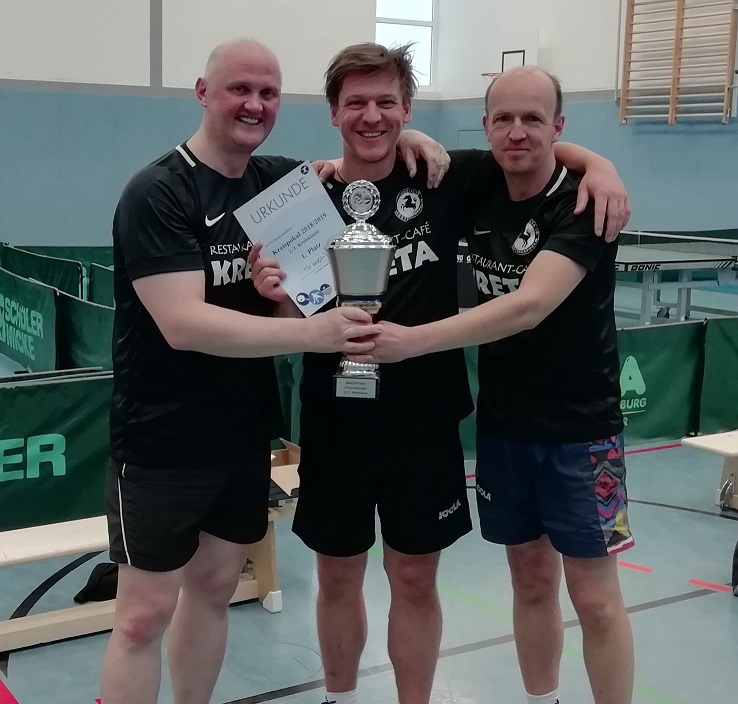 glückliche Kreispokalsieger 2018/19: Roland Hünteler, Sven Häring und Christian Felsch